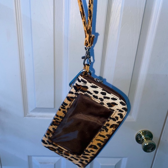 Charm 14 cheetah wristlet - Picture 2 of 4